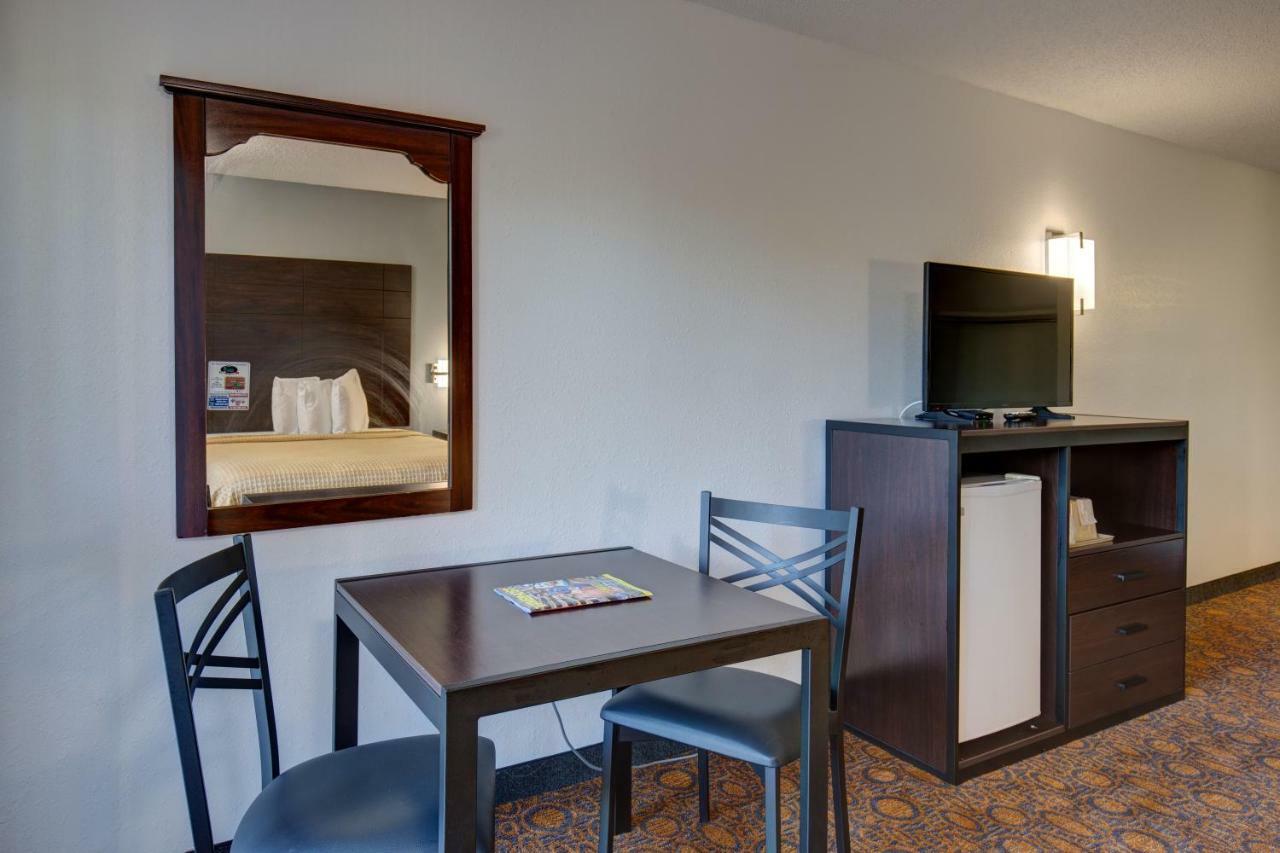 Howard Johnson By Wyndham Branson Theatre District Экстерьер фото